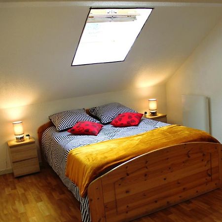 Charmant Appart Sous Toits Proche Chateau Des Ducs Chambery Exterior photo